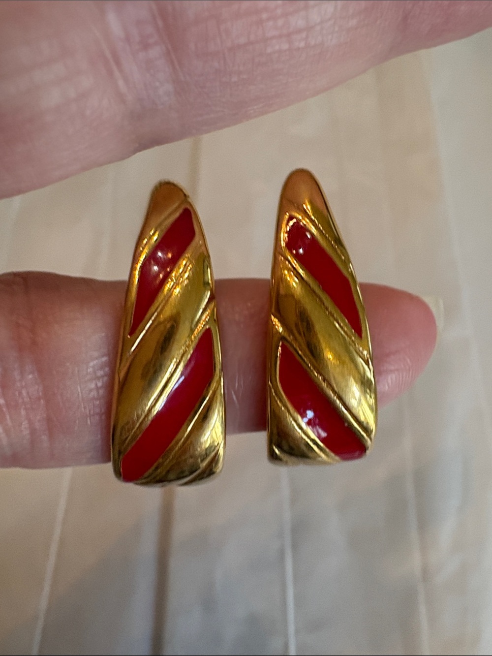 Gold-Tone vintage Red Enamel Diagonal stripe Inlay post back earrings